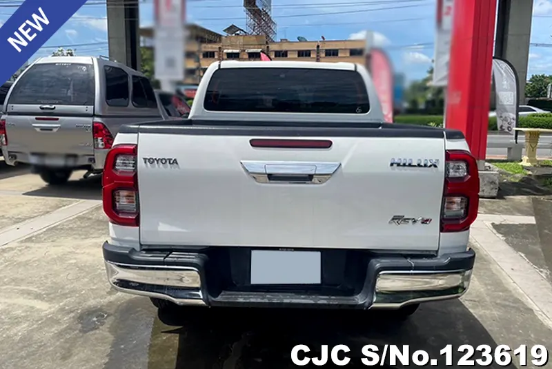 Toyota Hilux in White for Sale Image 2
