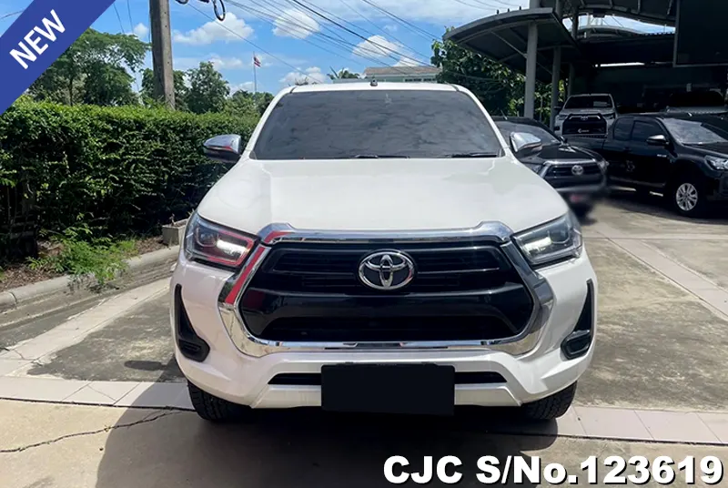 Toyota Hilux in White for Sale Image 3