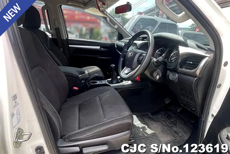 Toyota Hilux in White for Sale Image 6