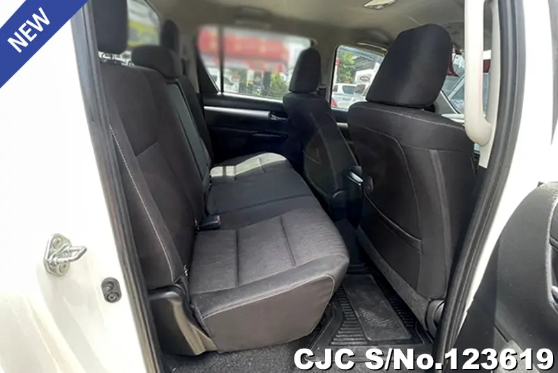 Toyota Hilux in White for Sale Image 8