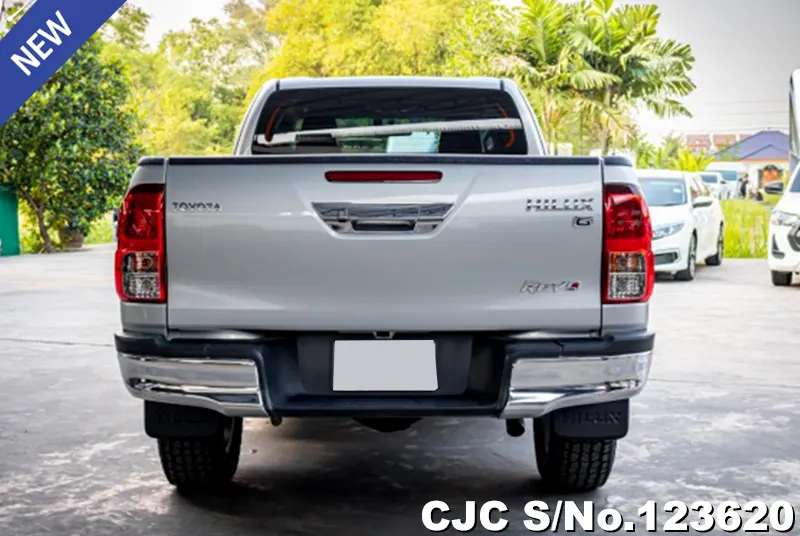Toyota Hilux in Silver for Sale Image 3
