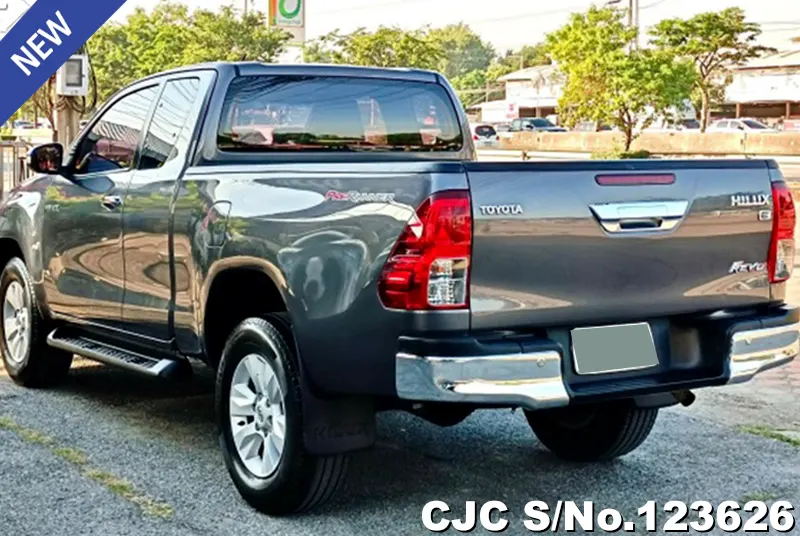 Toyota Hilux in Gray for Sale Image 2
