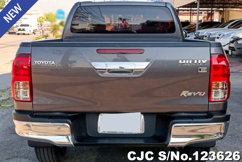 Toyota Hilux in Gray for Sale Image 4