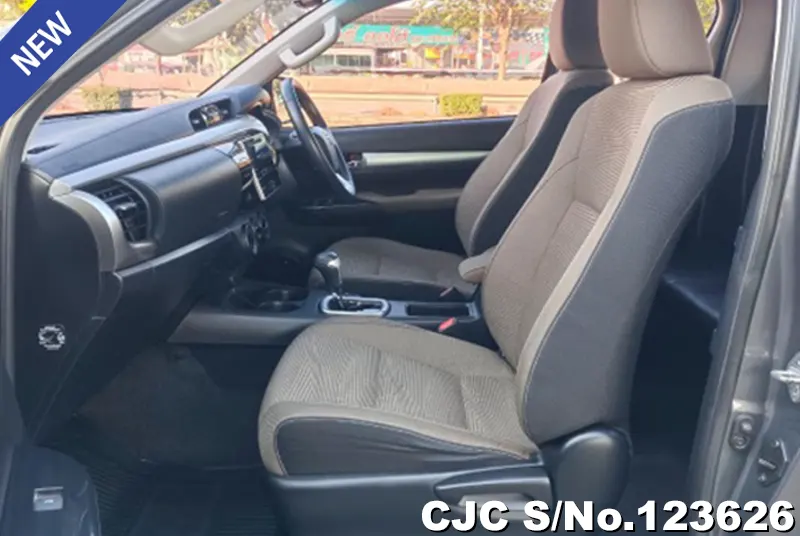 Toyota Hilux in Gray for Sale Image 7