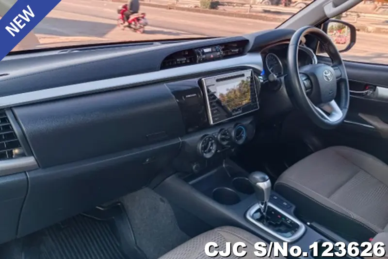 Toyota Hilux in Gray for Sale Image 9