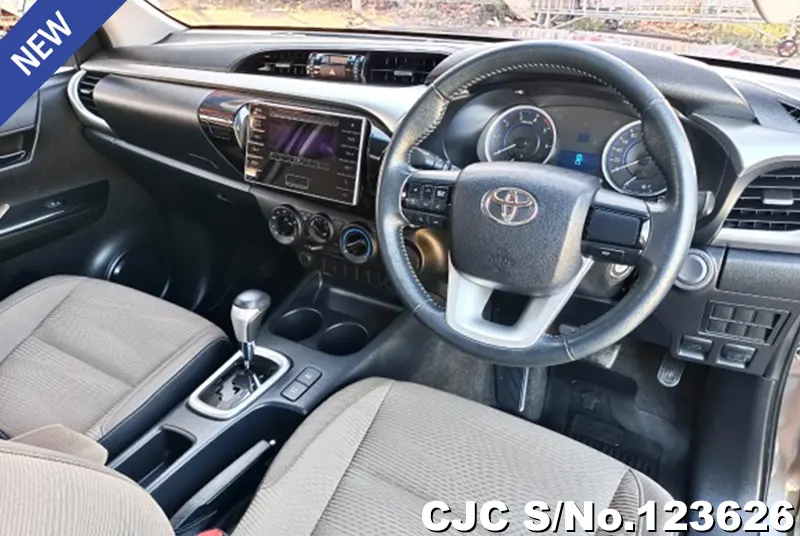Toyota Hilux in Gray for Sale Image 8