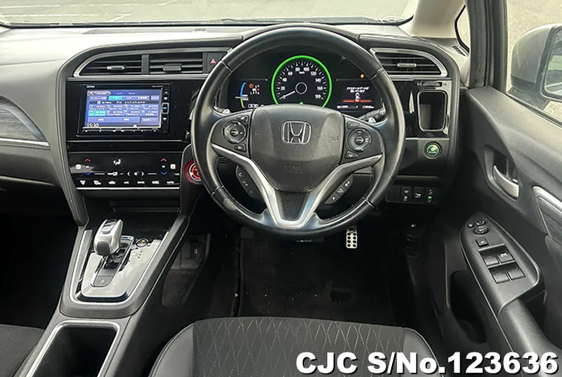 Honda Shuttle in Silver for Sale Image 9