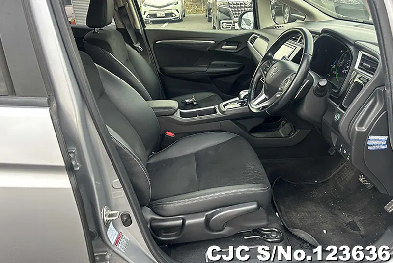 Honda Shuttle in Silver for Sale Image 10