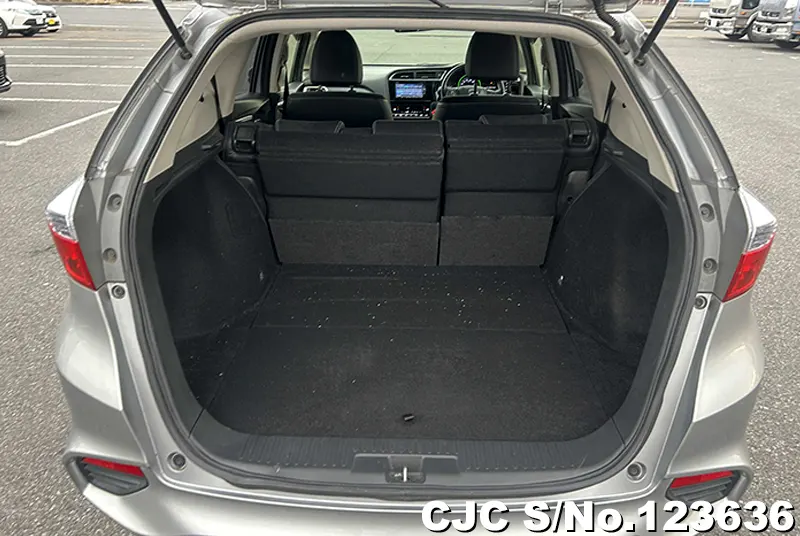 Honda Shuttle in Silver for Sale Image 8