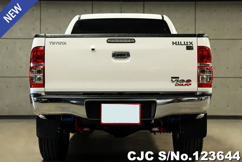 Toyota Hilux in White for Sale Image 3