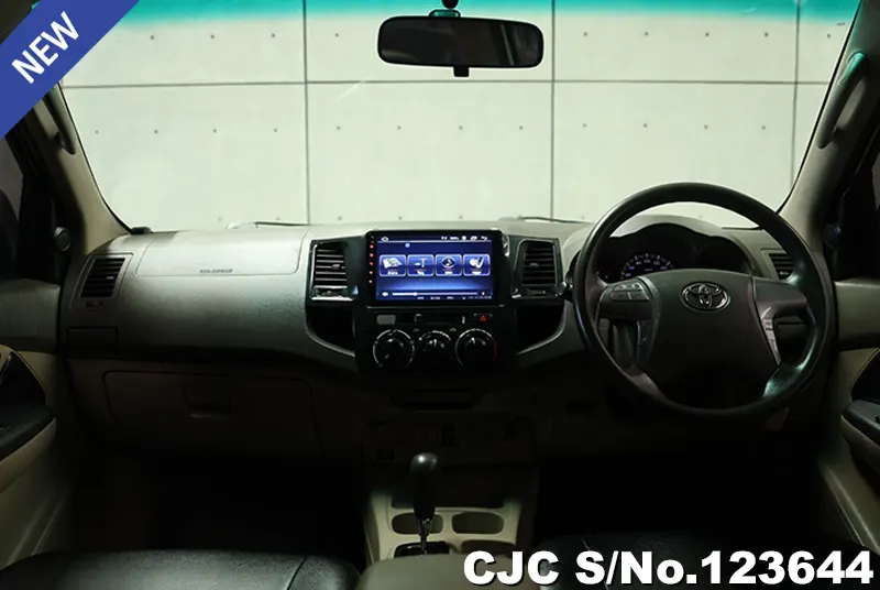 Toyota Hilux in White for Sale Image 5