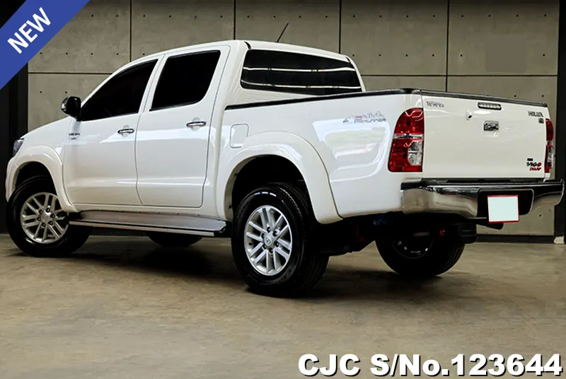Toyota Hilux in White for Sale Image 1