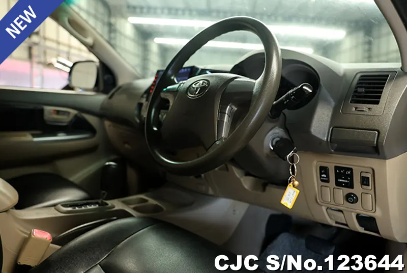 Toyota Hilux in White for Sale Image 10
