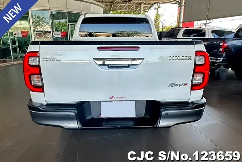 Toyota Hilux in White for Sale Image 2