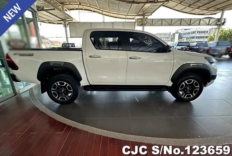 Toyota Hilux in White for Sale Image 3