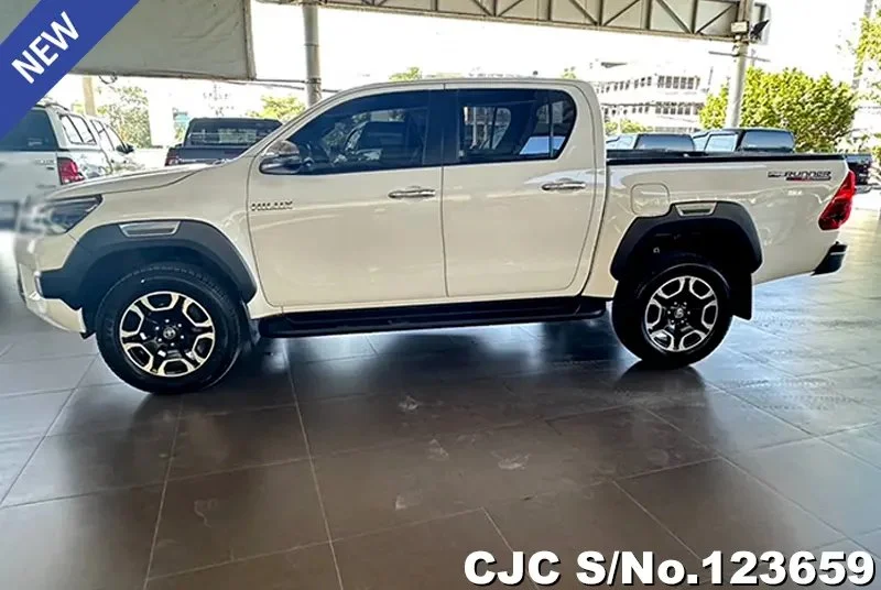 Toyota Hilux in White for Sale Image 4