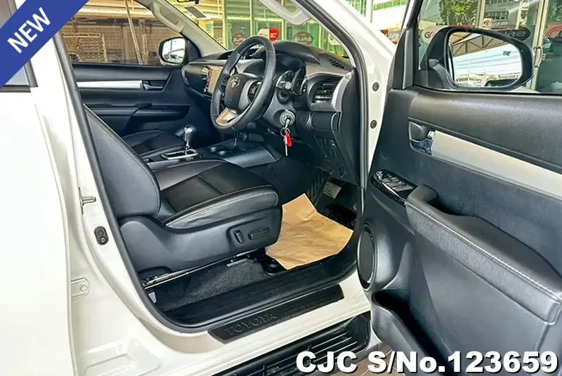 Toyota Hilux in White for Sale Image 7