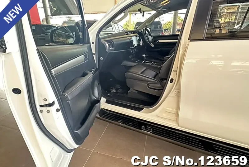 Toyota Hilux in White for Sale Image 8