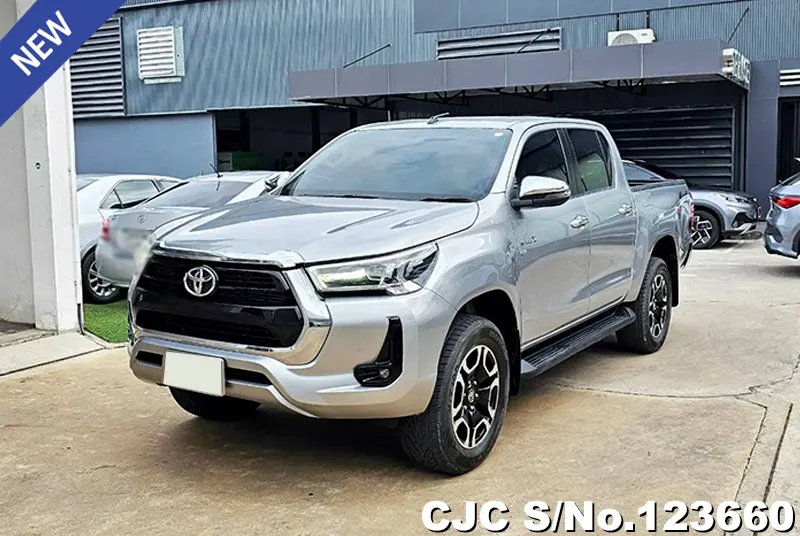 Toyota Hilux in Silver for Sale Image 3