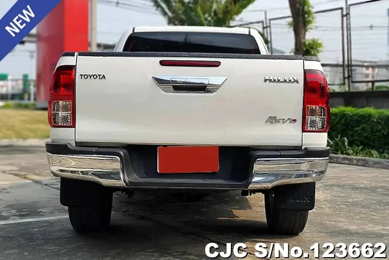 Toyota Hilux in White for Sale Image 2