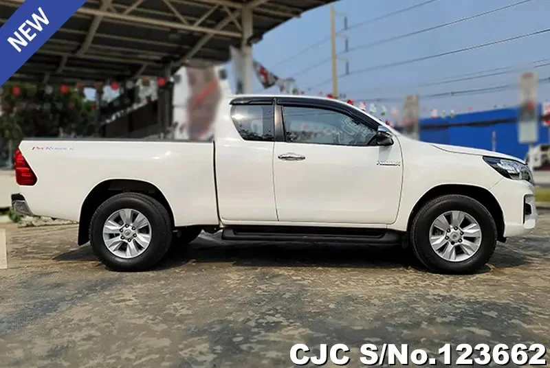 Toyota Hilux in White for Sale Image 3