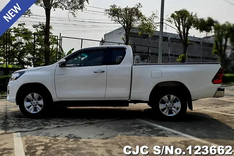 Toyota Hilux in White for Sale Image 4