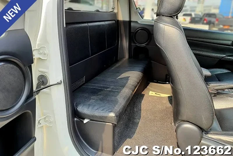 Toyota Hilux in White for Sale Image 9