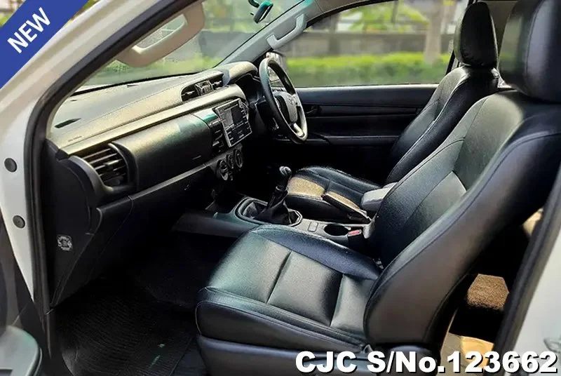 Toyota Hilux in White for Sale Image 8