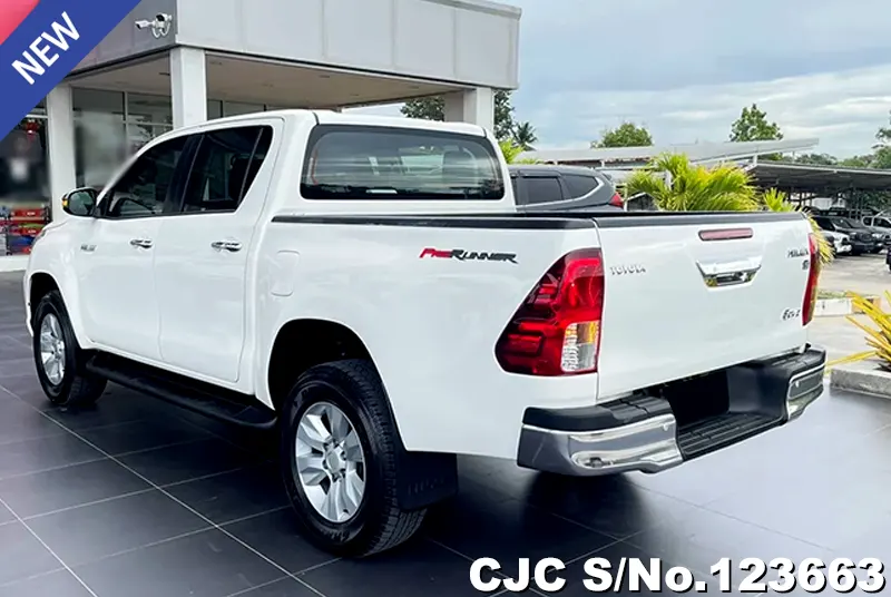 Toyota Hilux in White for Sale Image 2