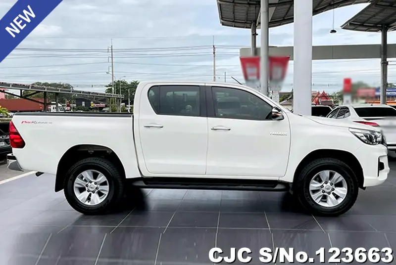 Toyota Hilux in White for Sale Image 5