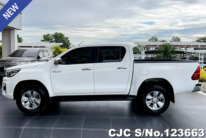 Toyota Hilux in White for Sale Image 6
