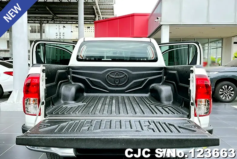 Toyota Hilux in White for Sale Image 7