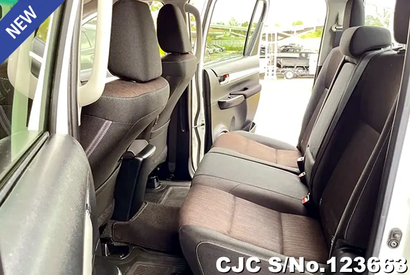 Toyota Hilux in White for Sale Image 12