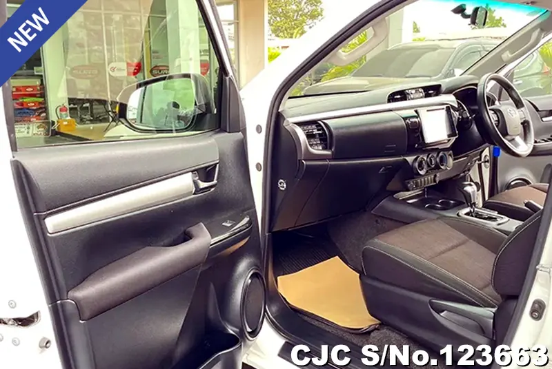 Toyota Hilux in White for Sale Image 10