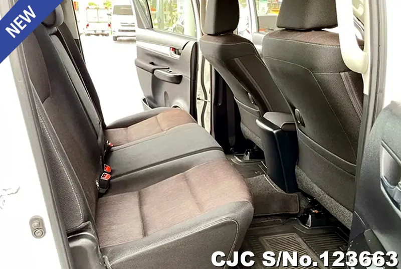 Toyota Hilux in White for Sale Image 11