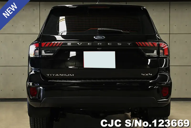 Ford Everest in Black for Sale Image 3