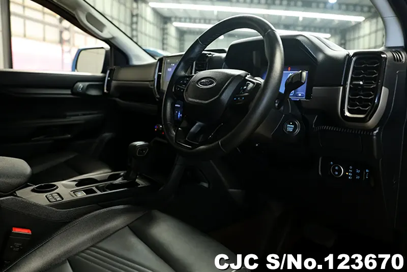 Ford Everest in Black for Sale Image 8