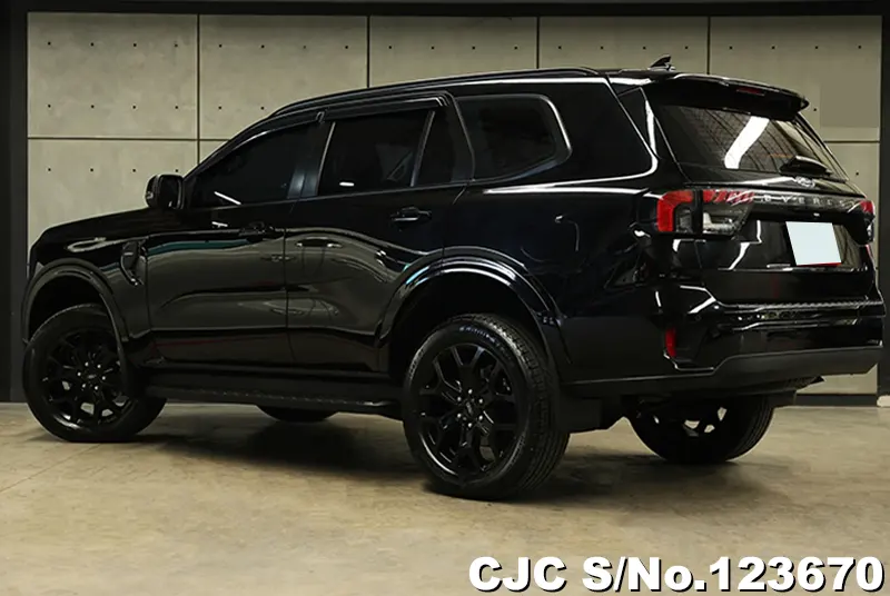 Ford Everest in Black for Sale Image 1