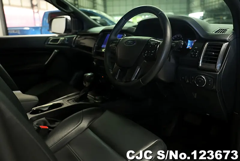 Ford Everest in Silver for Sale Image 6