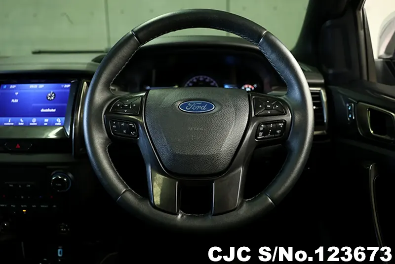 Ford Everest in Silver for Sale Image 9