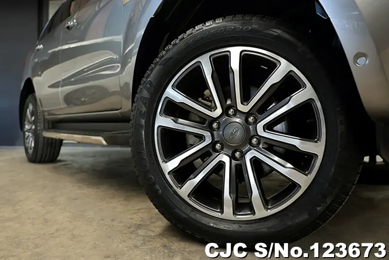 Ford Everest in Silver for Sale Image 13