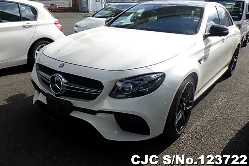 Mercedes Benz E Class in White for Sale Image 3