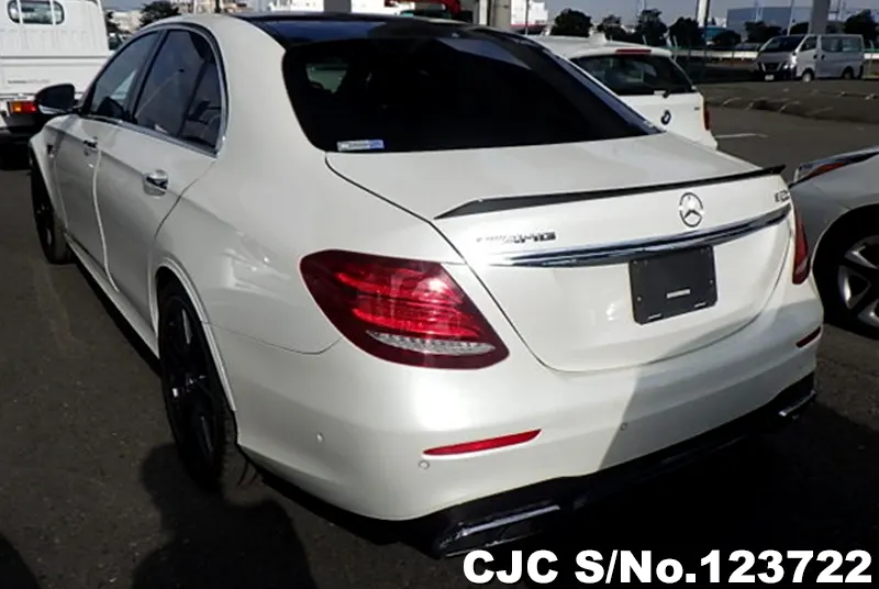 Mercedes Benz E Class in White for Sale Image 1