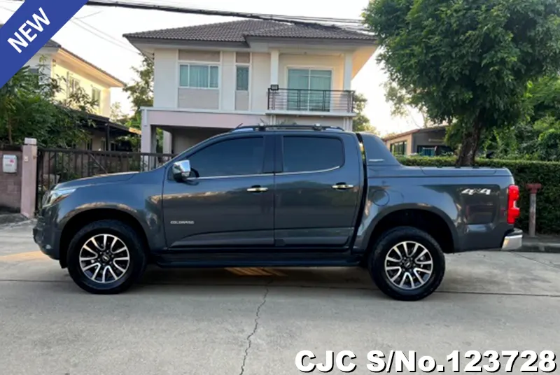 Chevrolet Colorado in Gray for Sale Image 3