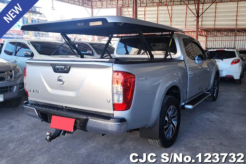 Nissan Navara in Silver for Sale Image 2
