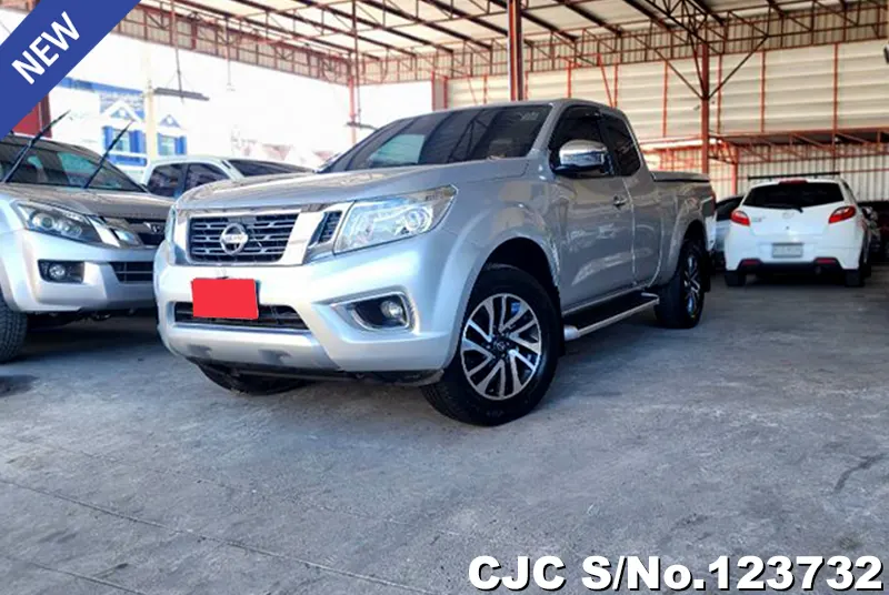 Nissan Navara in Silver for Sale Image 3