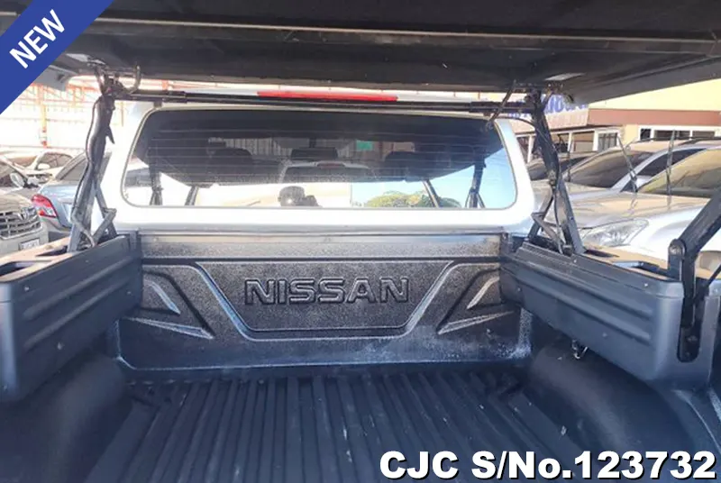 Nissan Navara in Silver for Sale Image 9