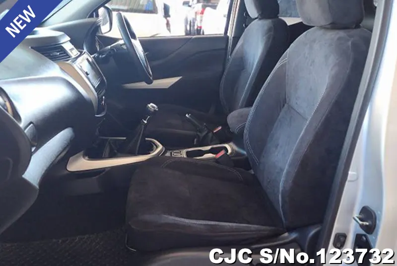 Nissan Navara in Silver for Sale Image 12
