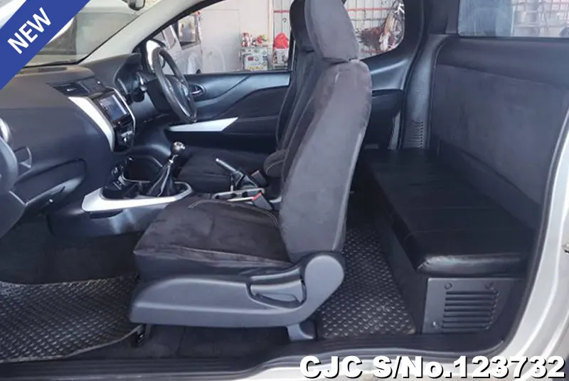 Nissan Navara in Silver for Sale Image 14