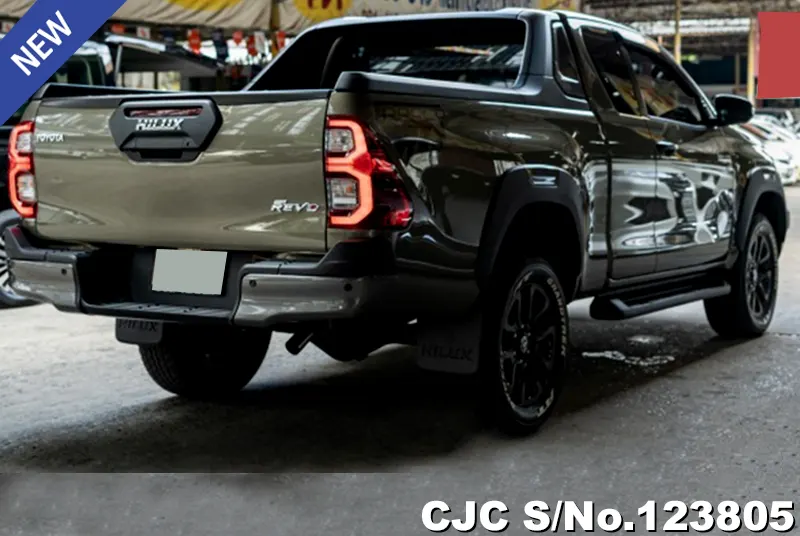 Toyota Hilux in Oxide Bronze Metallic for Sale Image 2